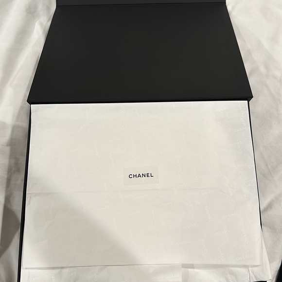 Chanel Box - Picture 3 of 3
